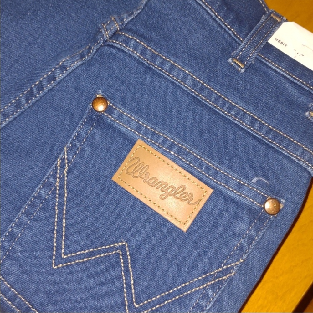 Wrangler Blue Jeans - Picture 2 of 8